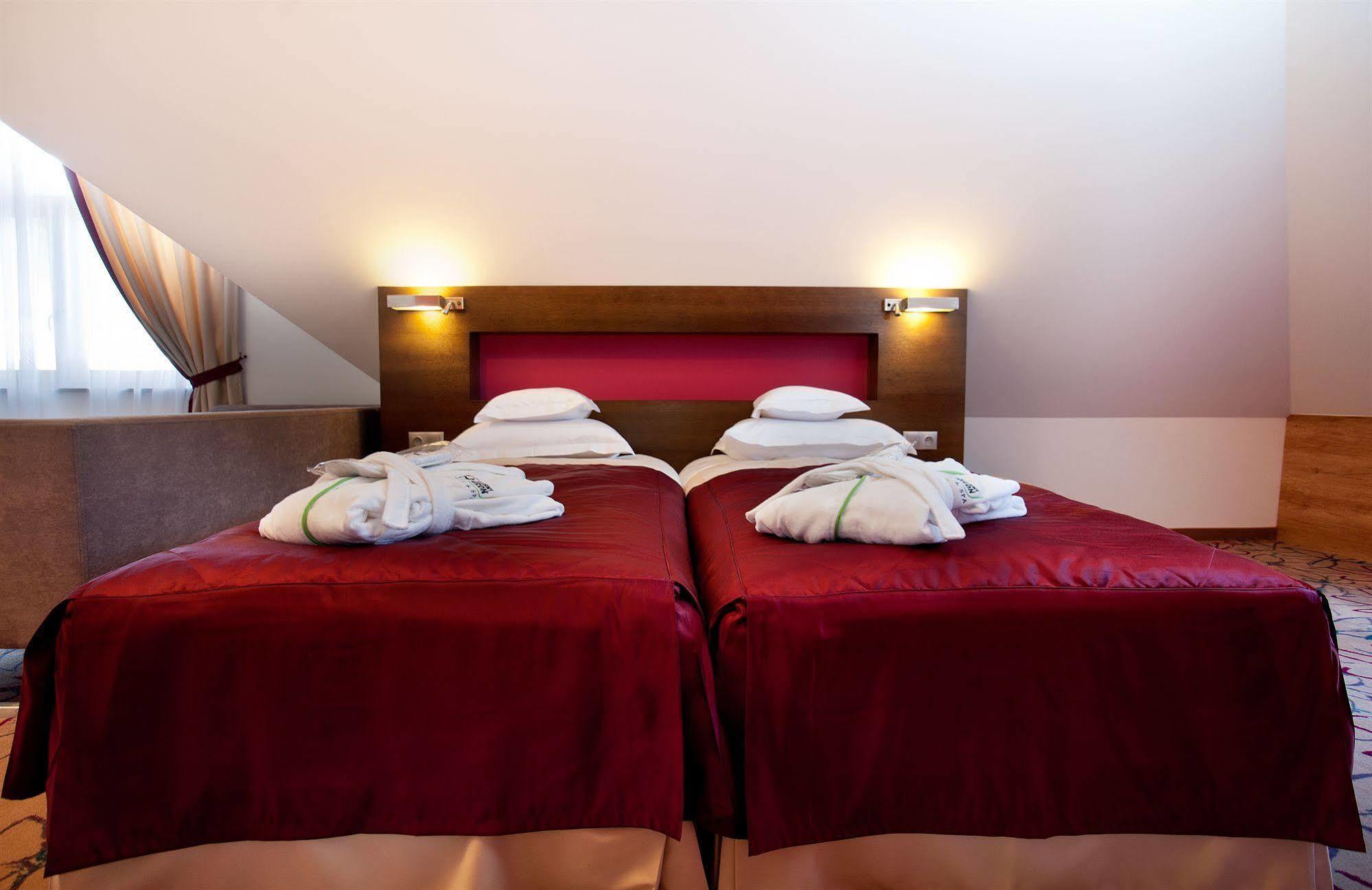 Hotel & Spa Czarny Gron Пржеки Екстериор снимка