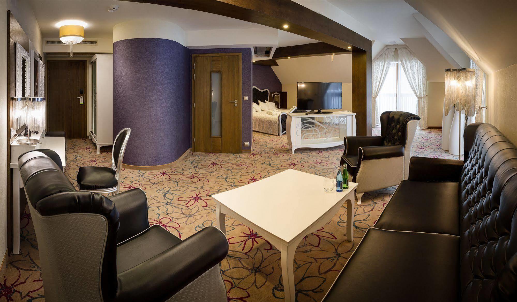 Hotel & Spa Czarny Gron Пржеки Екстериор снимка